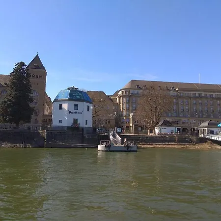 Iii Rhein Charme Gemuetlichkeit, Style & Geschichte Bei Katrin Und Familie Iii コブレンツ